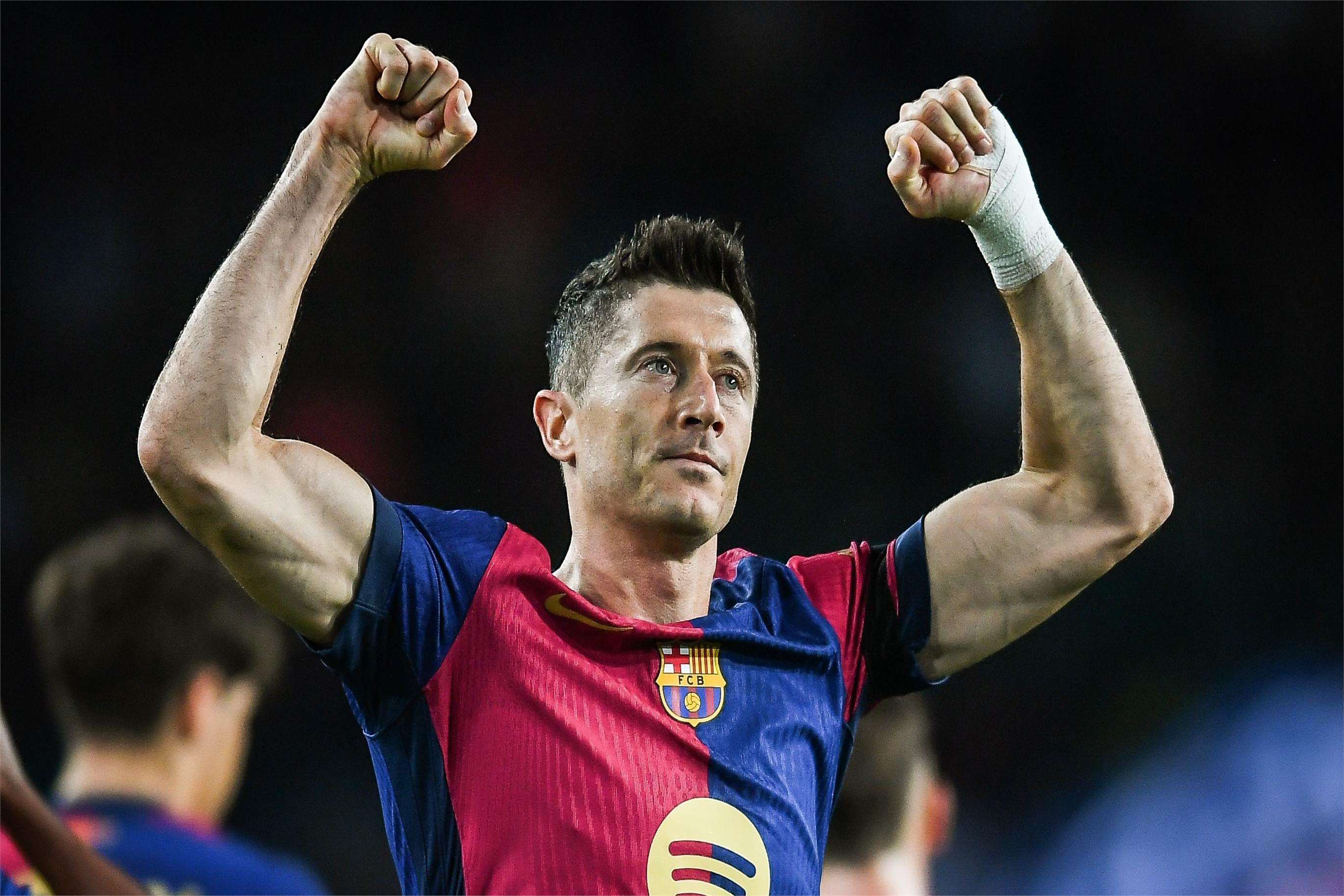 巴萨豪取六连胜，格列兹曼头槌破门