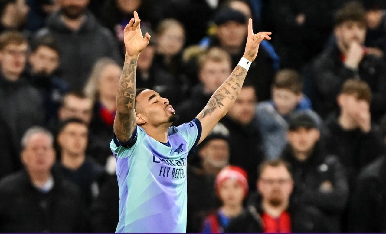 水晶宫前锋梅开二度，帮助球队锁定三分胜利的简单介绍