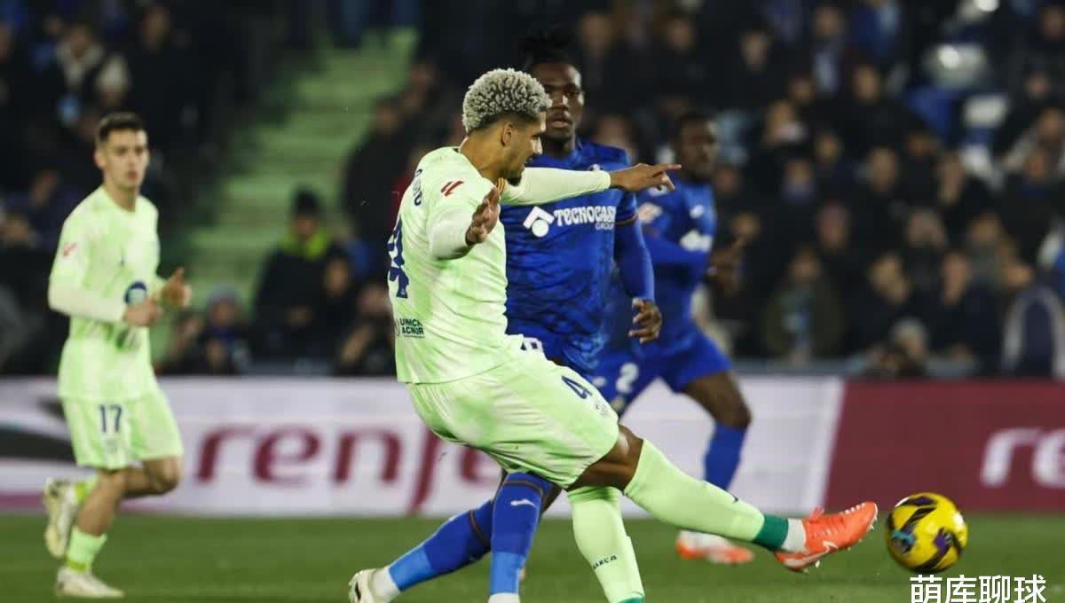 包含深圳人人主场逼平，稳定积分排名的词条