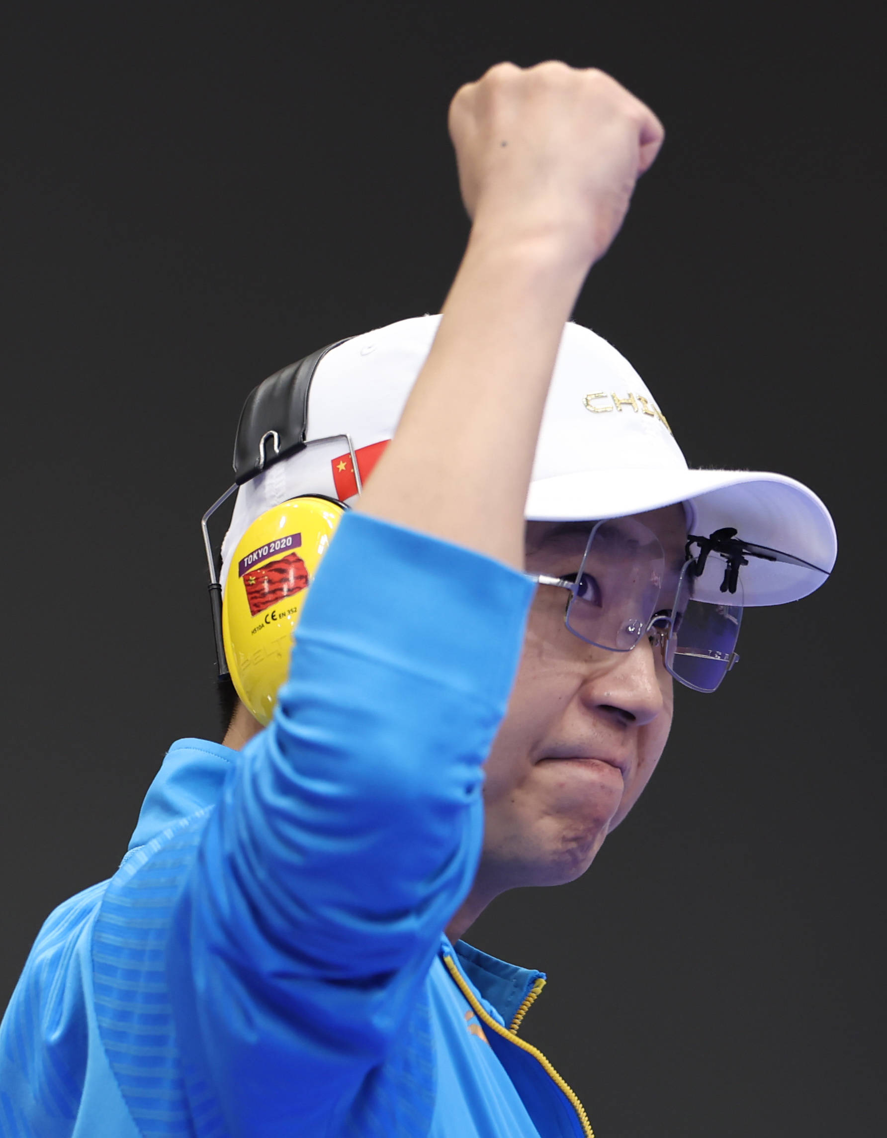 南非选手在射击比赛中夺冠，成为焦点人物