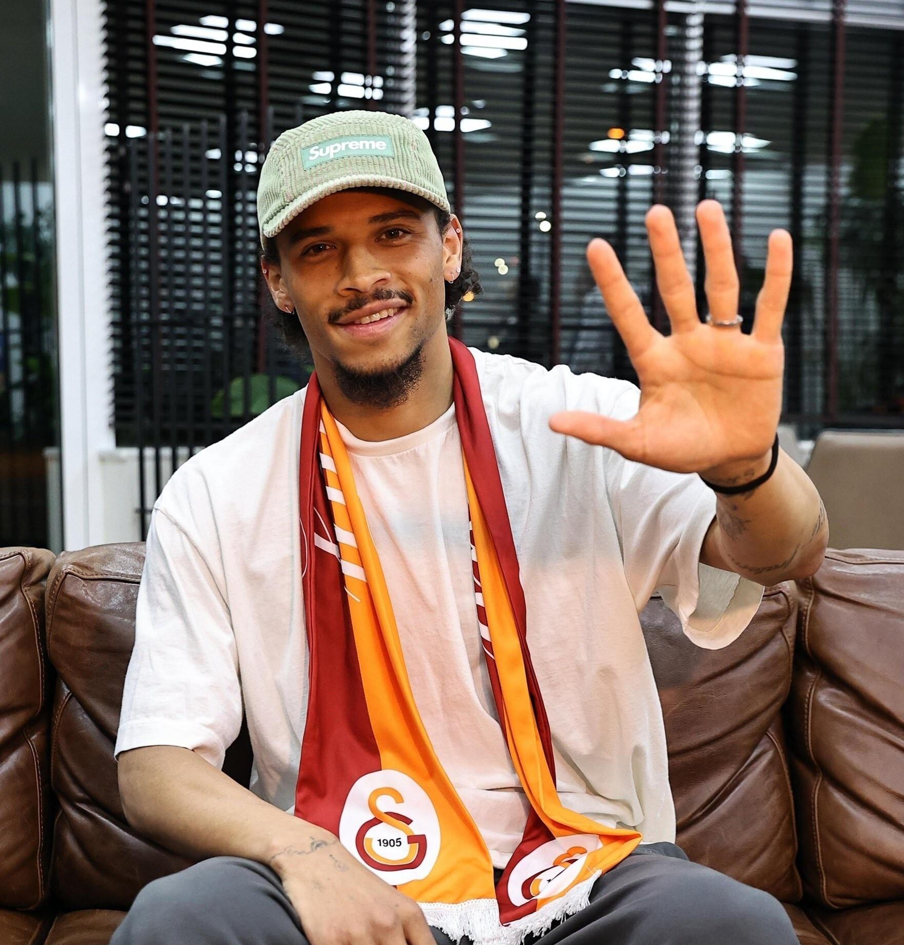 热刺轻取国足，德布劳内世界波破门意甲的简单介绍