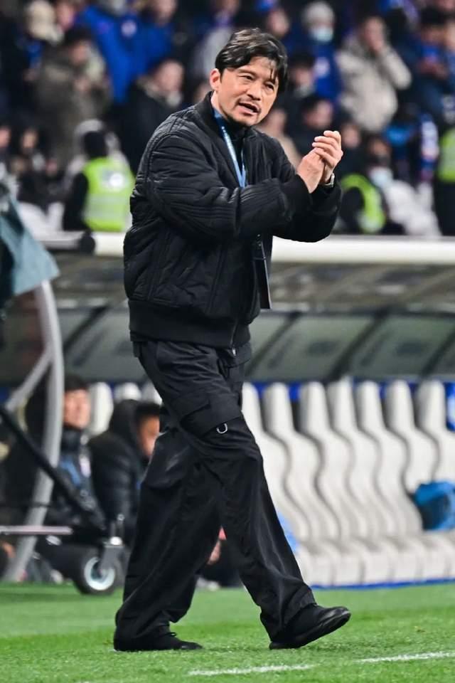 包含长春亚泰坚持守势取胜，继续领跑的词条