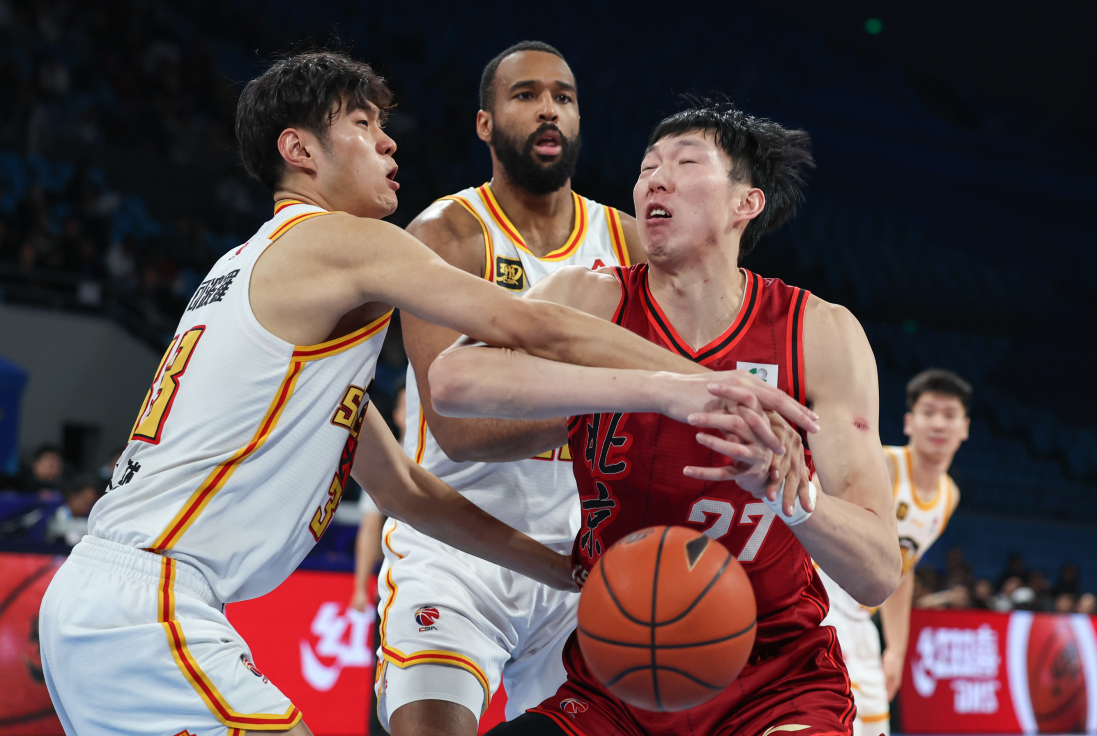 北京队在客场大胜深圳队晋级