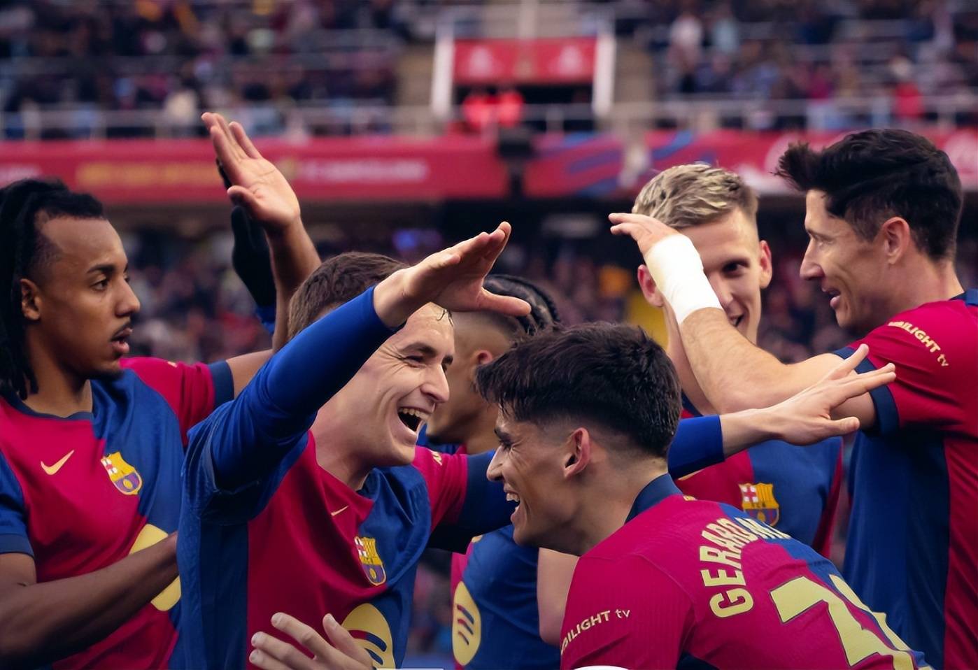 欧锦赛资格赛中球员们拼尽全力的简单介绍