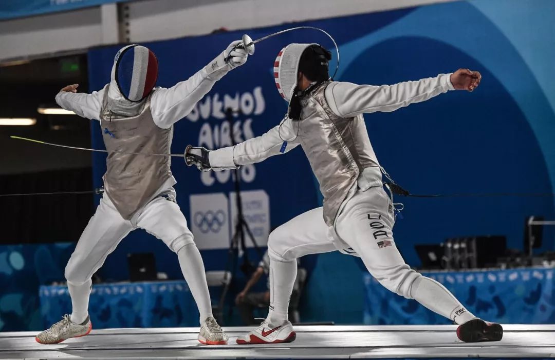 韩国击剑选手实力碾压对手夺魁