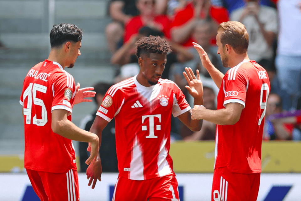 拜仁慕尼黑队在足球比赛中夺得胜利