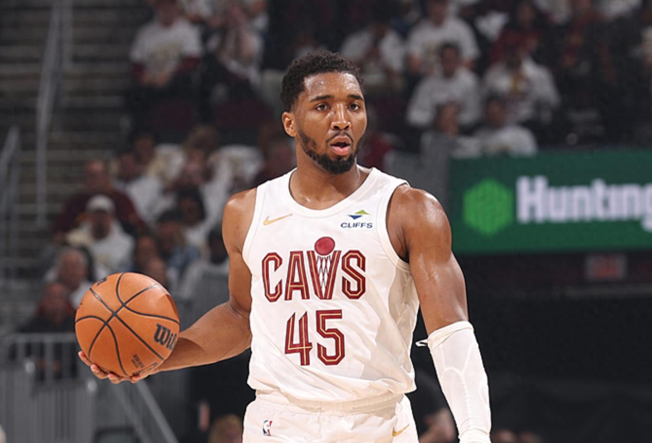 法国男篮力克步行者，萨姆·米切尔制霸全场的简单介绍