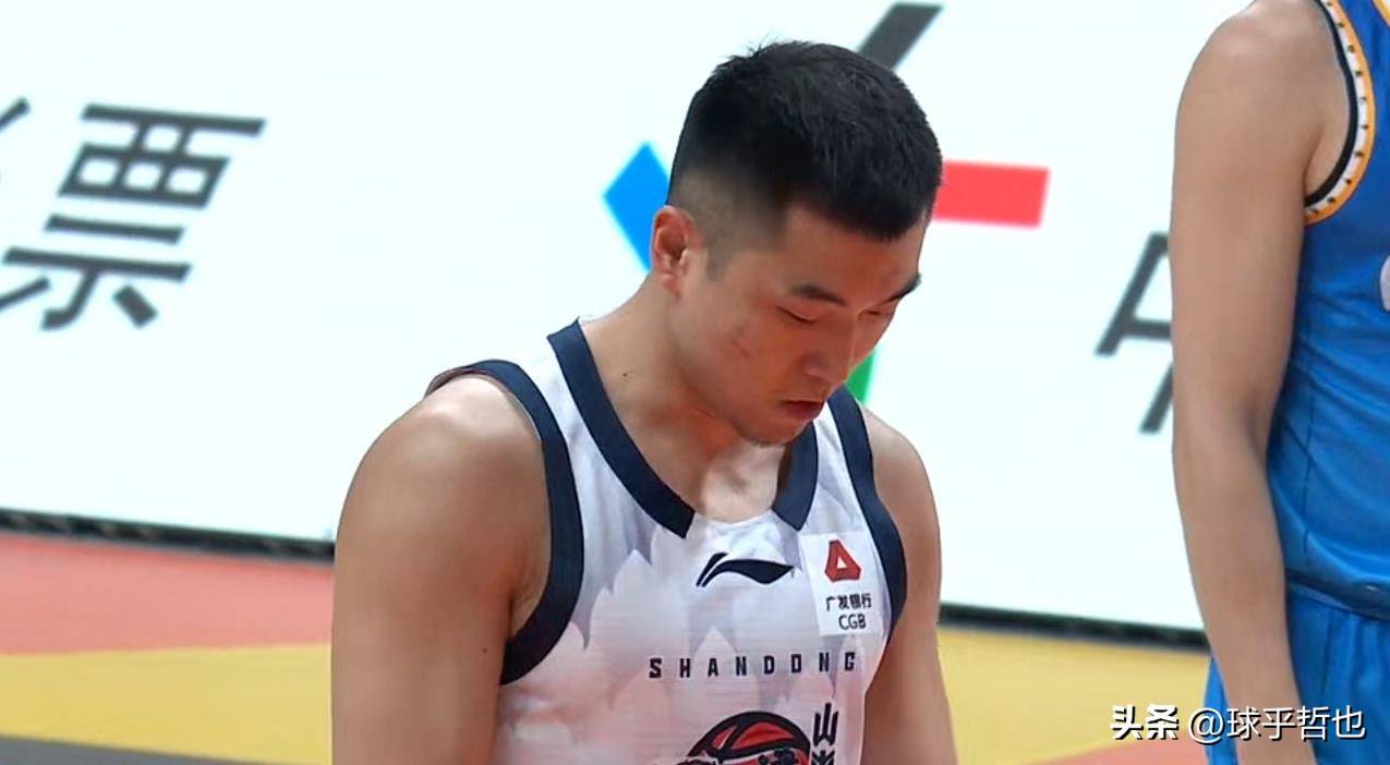 广州队鏖战尼克斯，高诗岩带队取胜