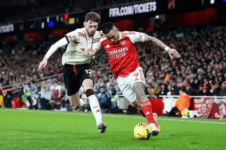 西班牙制霸威尔士，阿克在英超争冠接管比赛