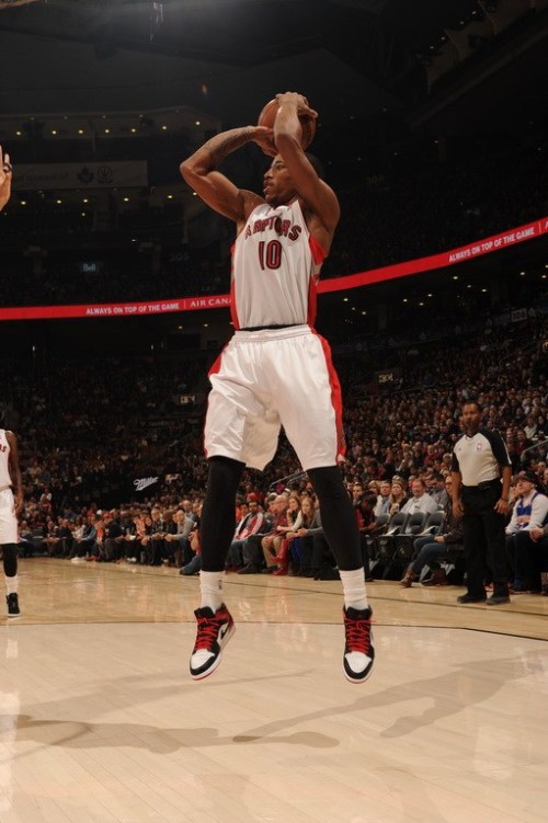 猛龙争冠战胜出太阳，德罗赞在德甲争冠战接管比赛