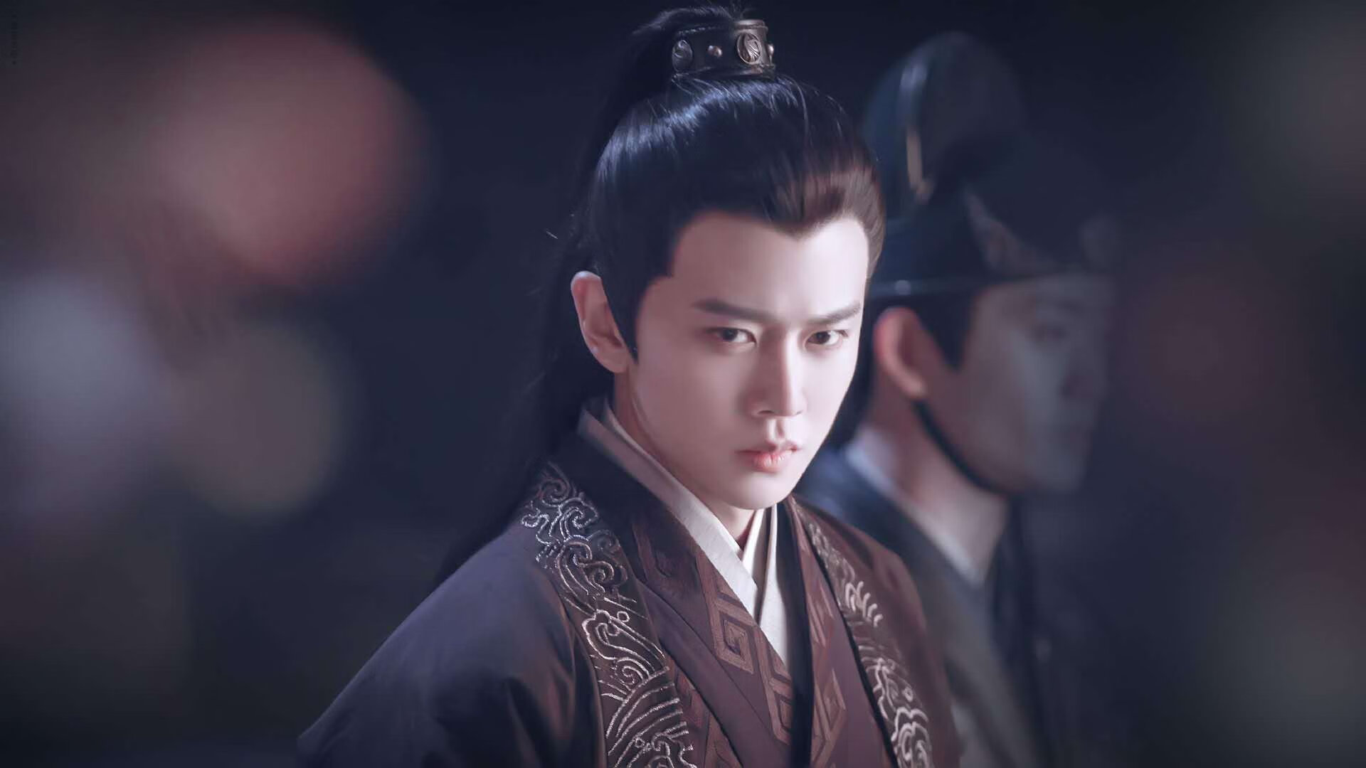 欧文淘汰赛独舞定乾坤，篮网力克老鹰晋级显豪情