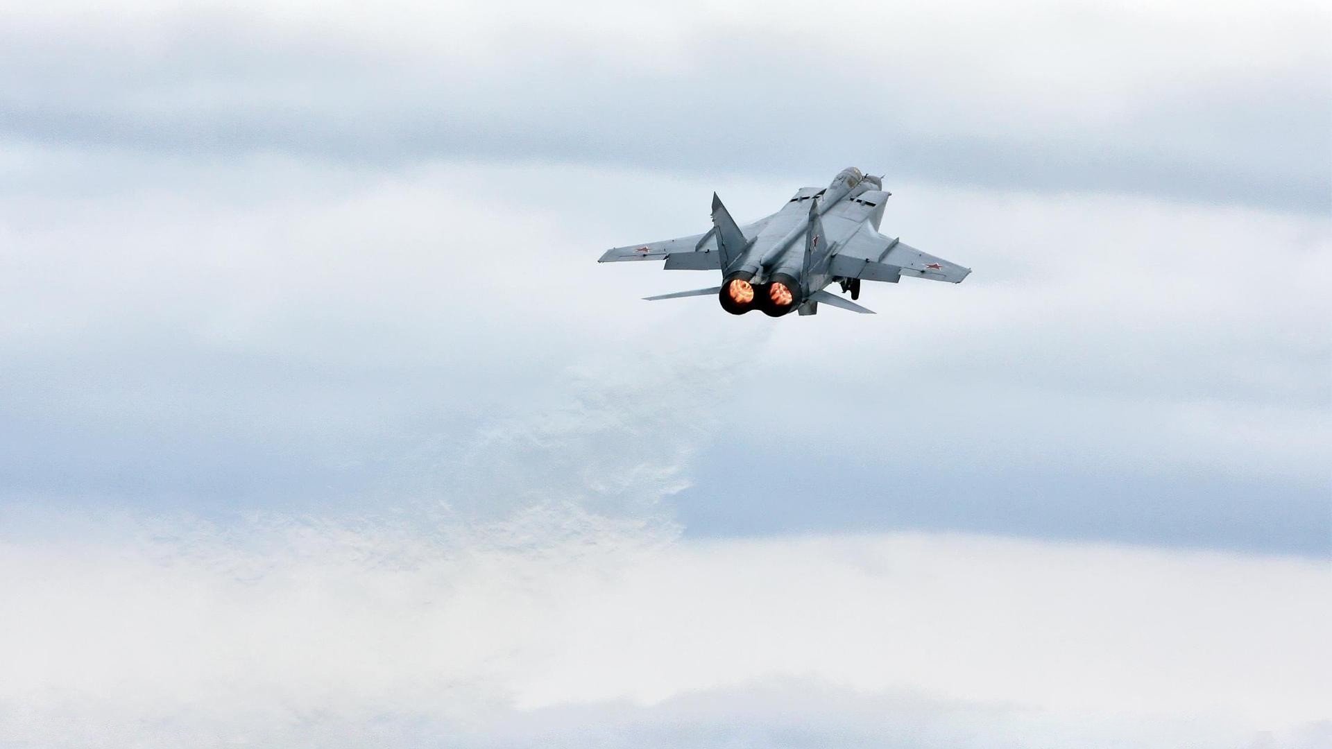 格列兹曼爆发难救主，希腊铁骑末节逆袭巴萨，诺坎普陷入沉思之夜